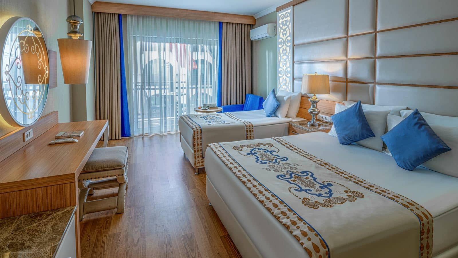 rooms-coral-room