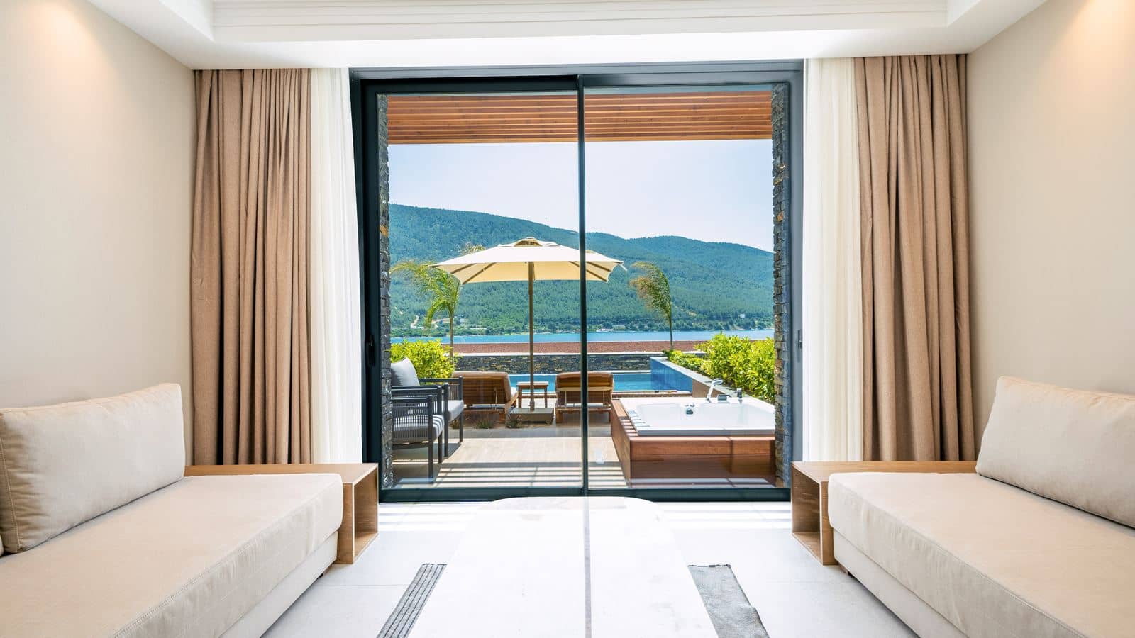 rooms-swim-up-room-sea-view