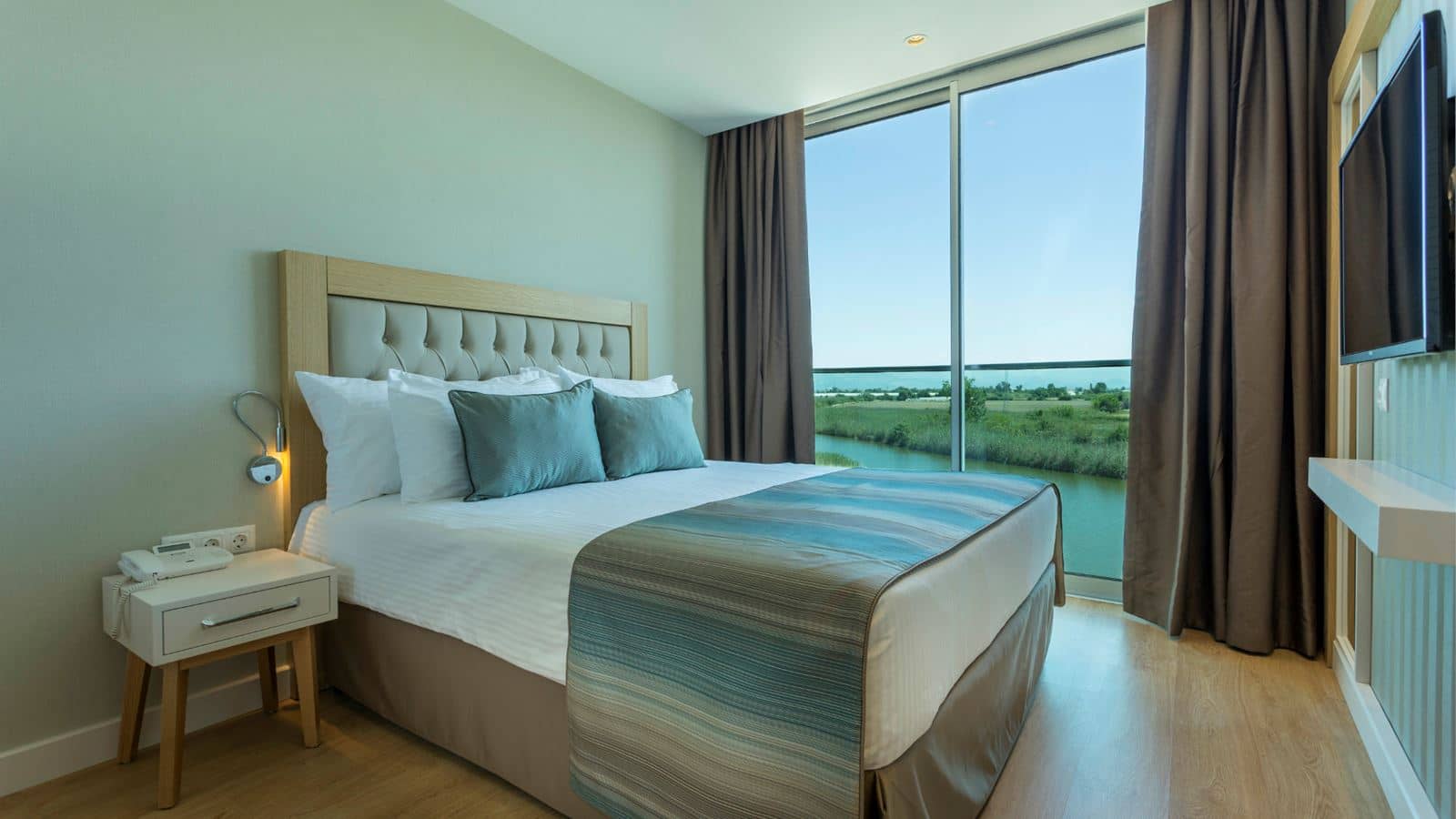rooms-aska-river-side-anex-building-family-room