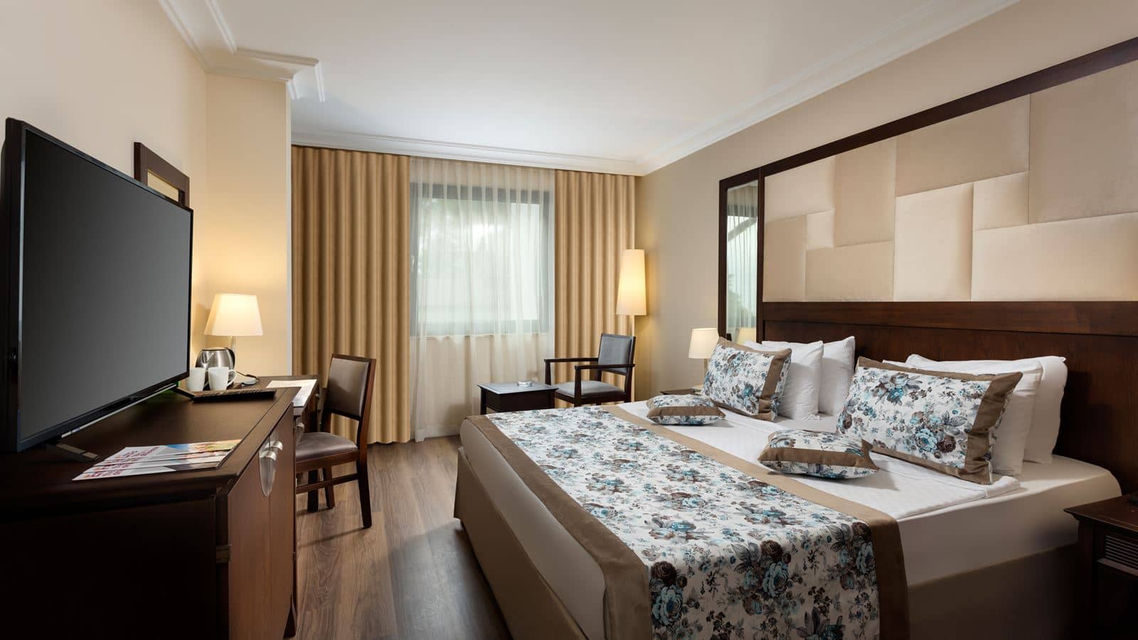 rooms-main-building-family-room