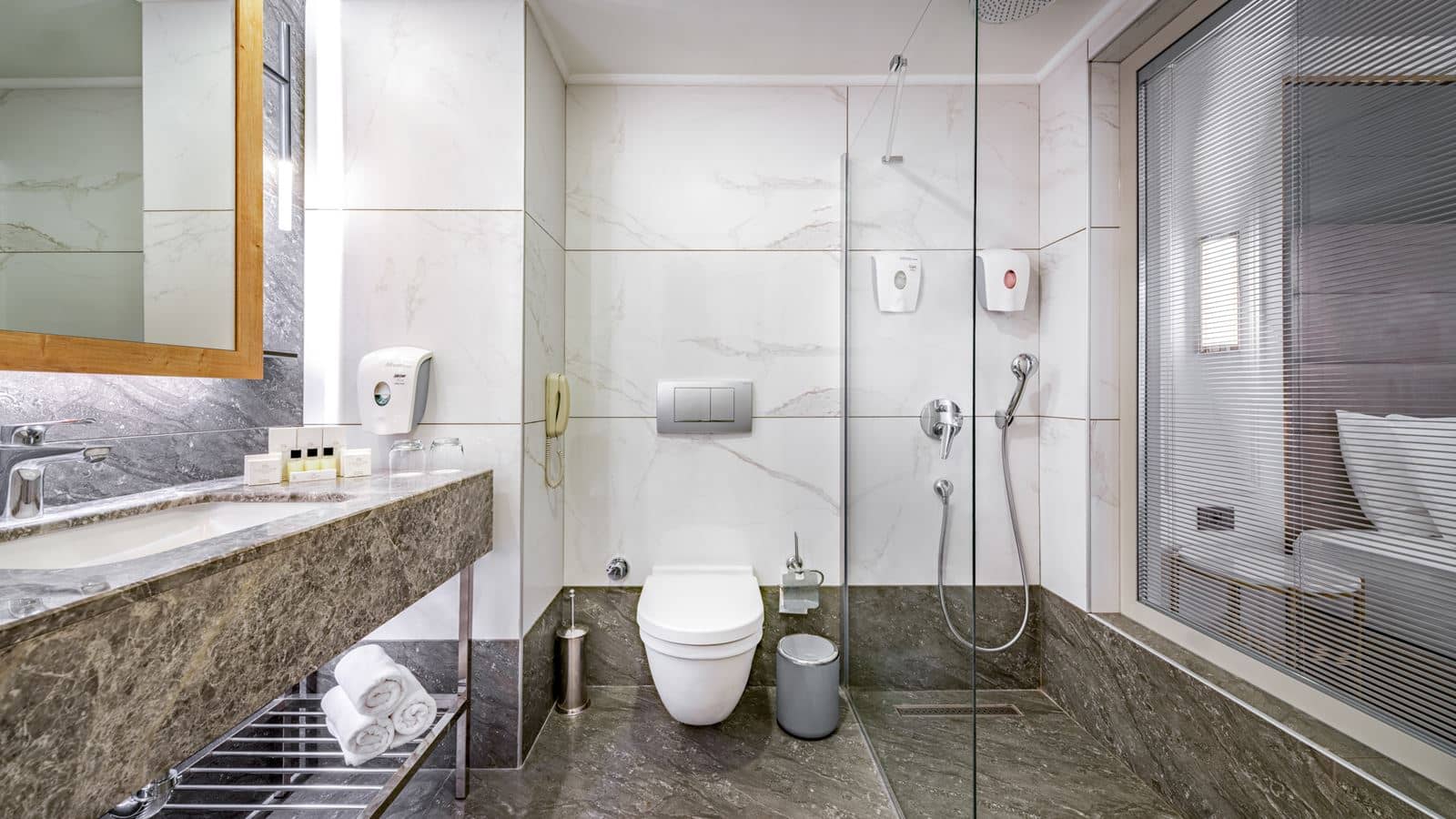 rooms-deluxe-room-partial-view