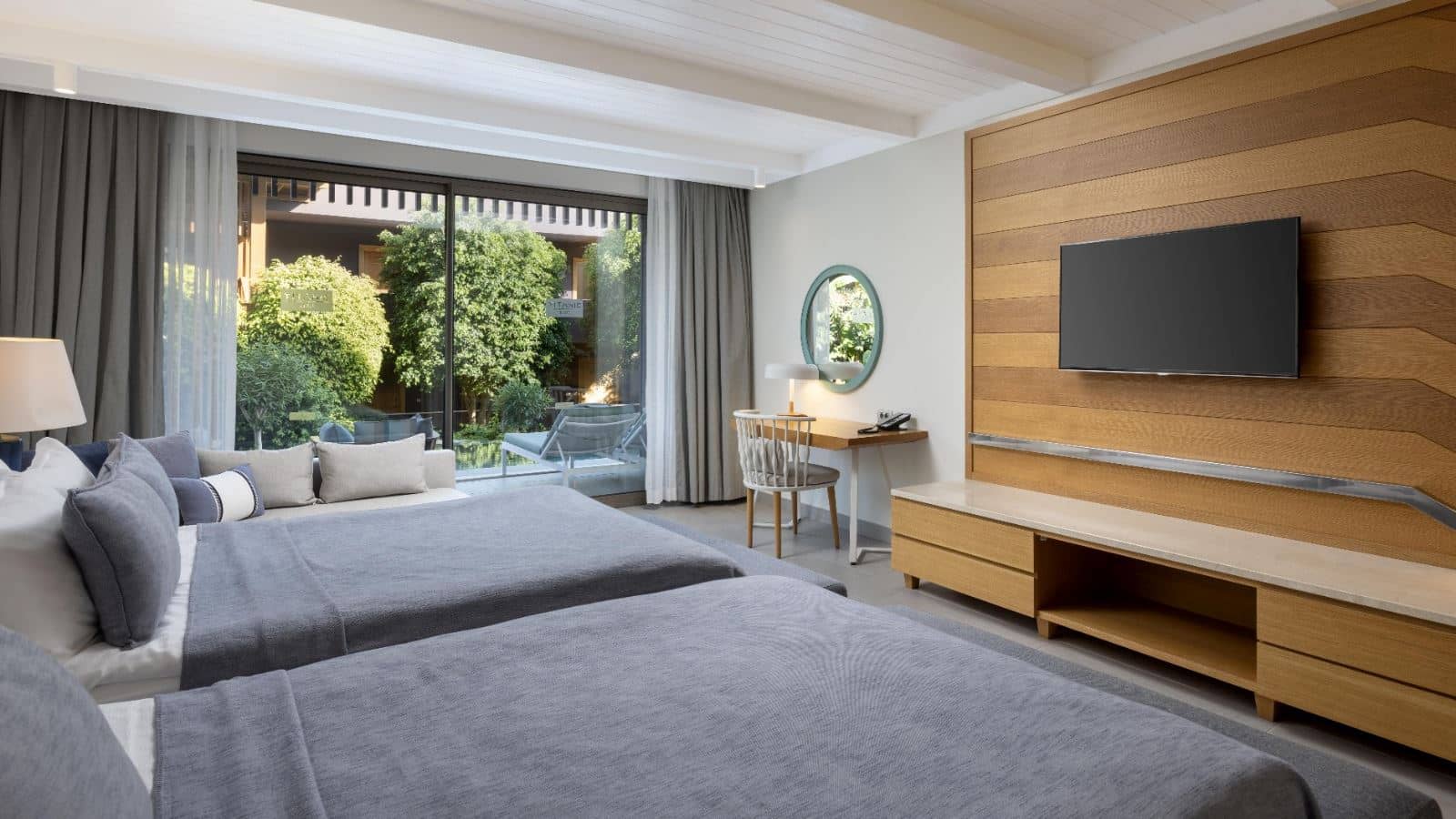 rooms-swim-up-superior-room