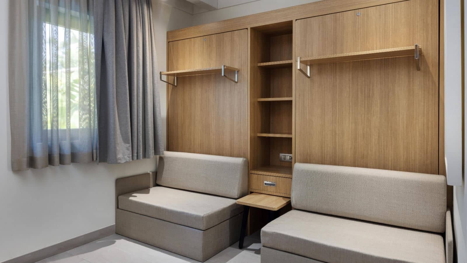 rooms-family-room-sea-view