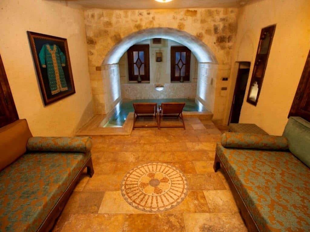 rooms-majestic-cave-pool--suite
