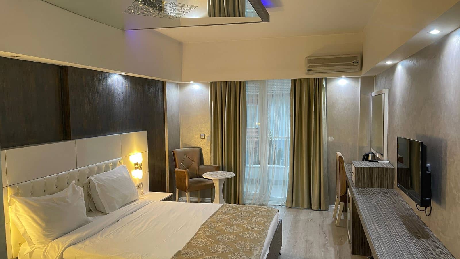 rooms-superior-room