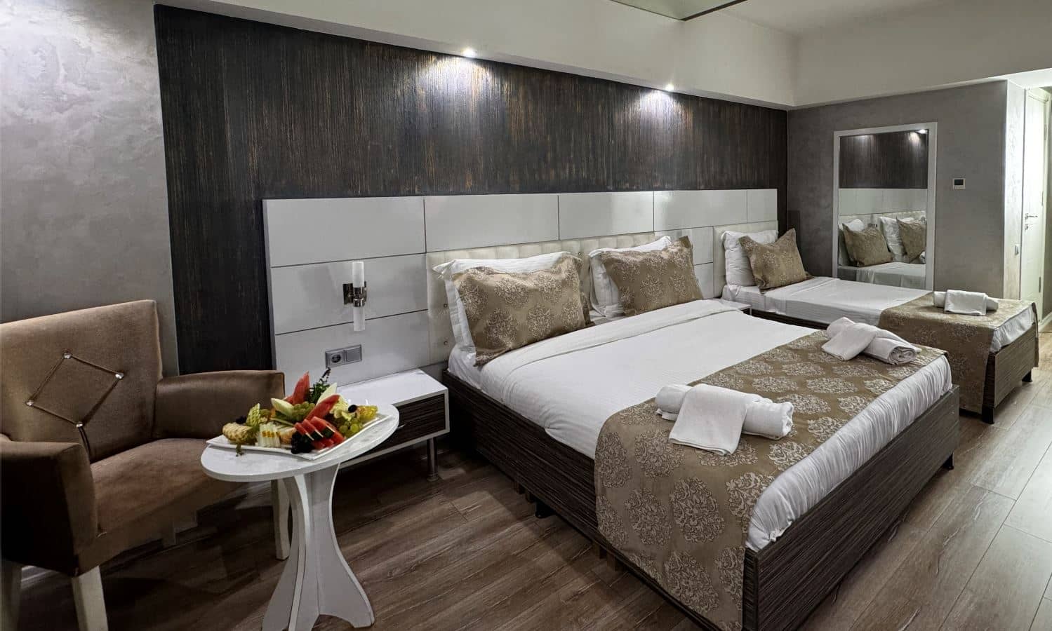 rooms-deluxe-room