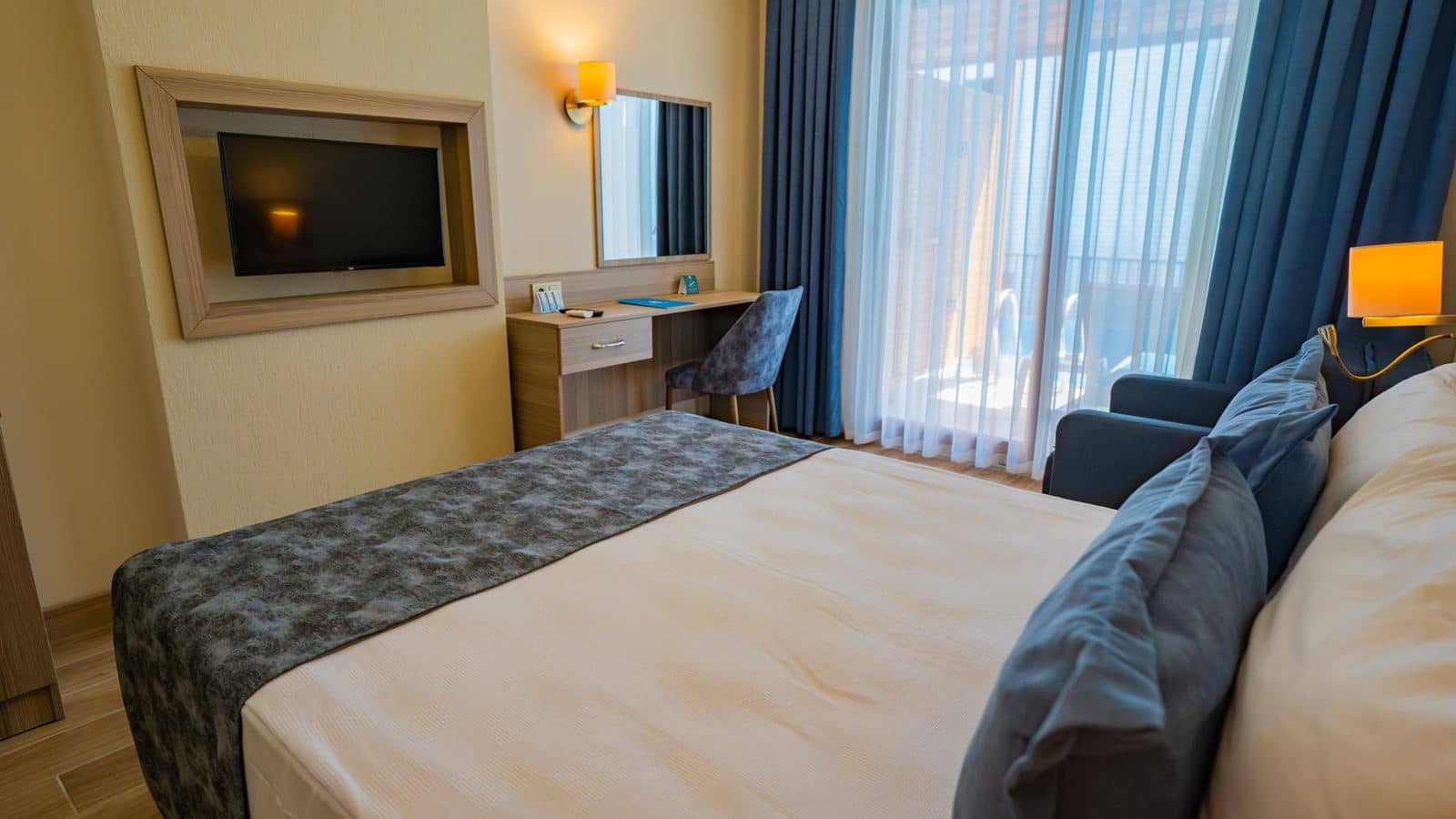 rooms-swim-up