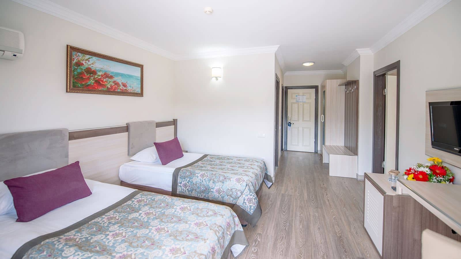 rooms-family-room-land-view