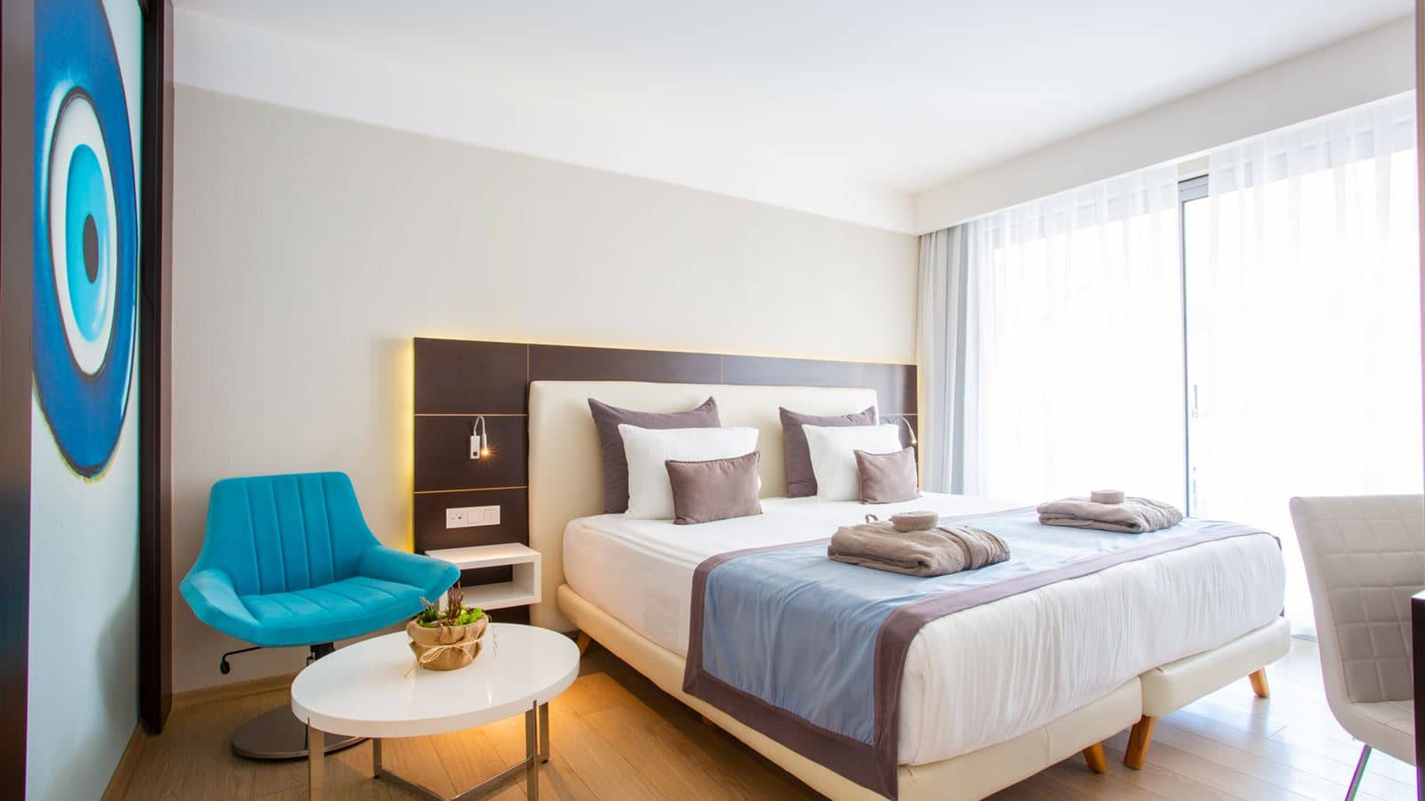 rooms-corner-suit-land-view