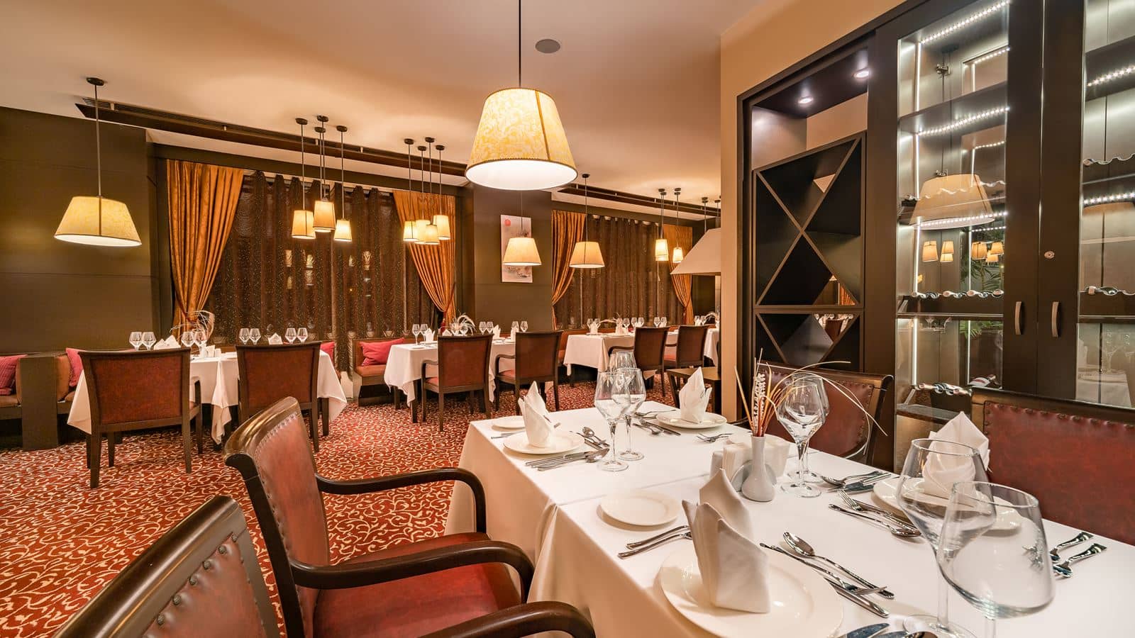 restaurants-luǎnshí-far-east-cuisine