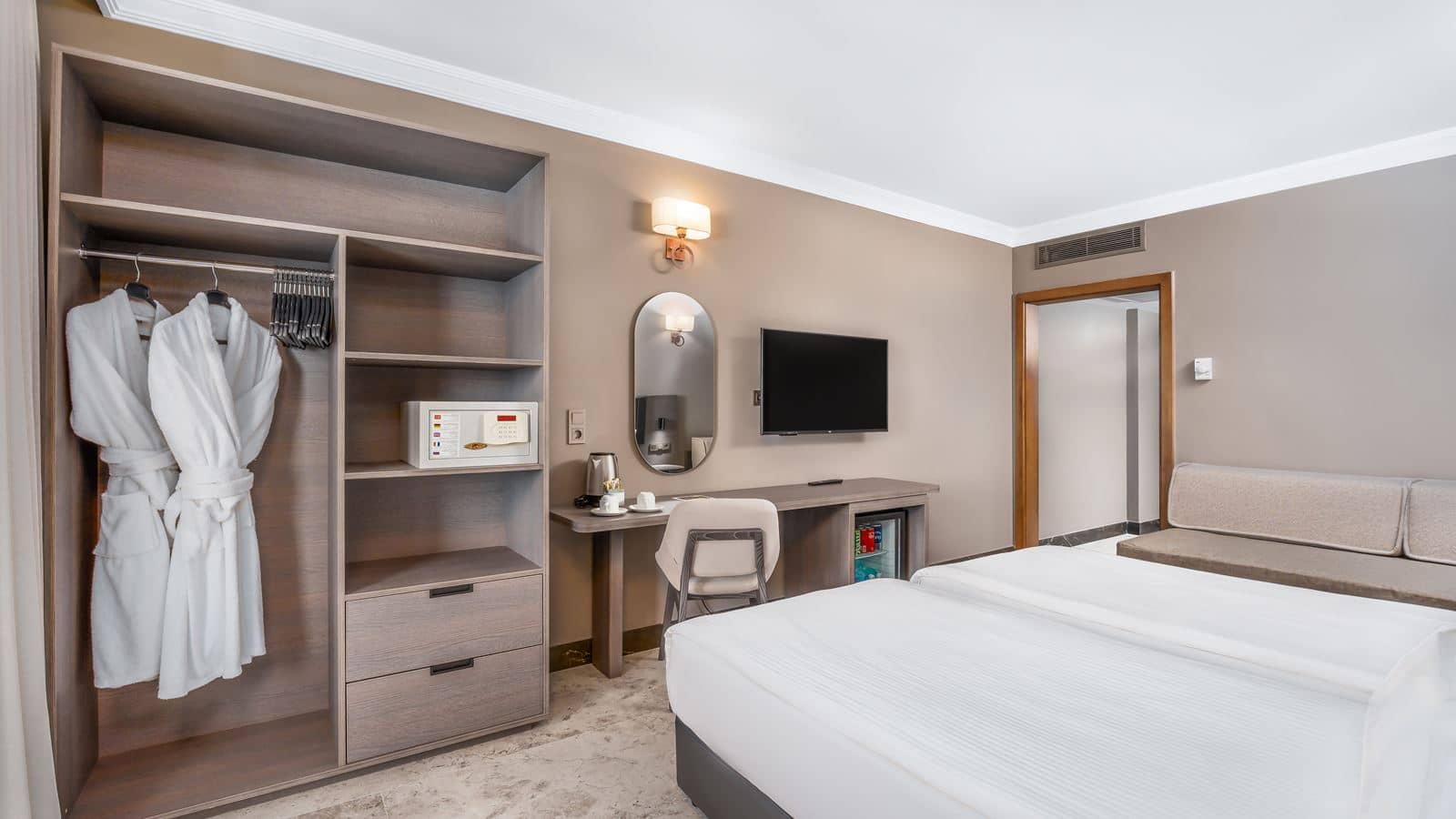 rooms-standart-land-view-room