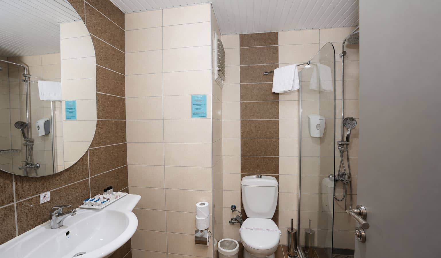 rooms-aqua-standard-room