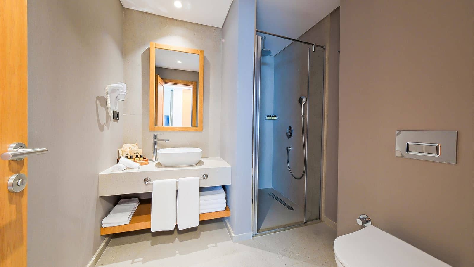 rooms-deluxe-family-room