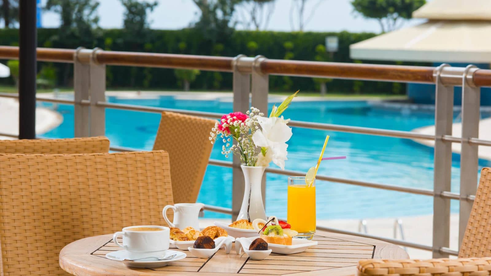 restaurants-pool