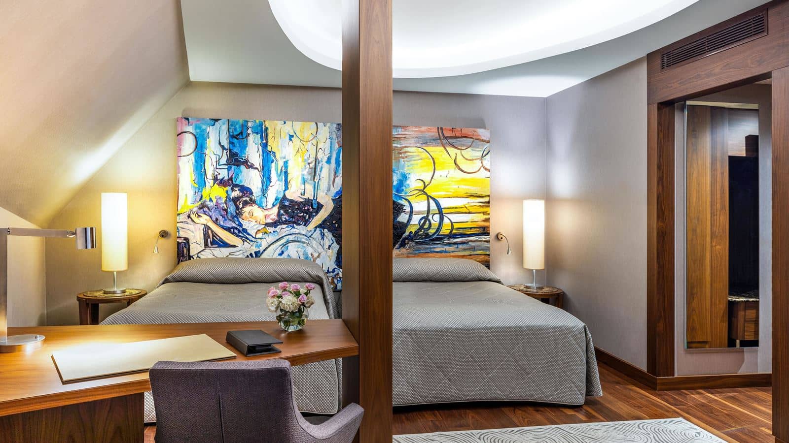 rooms-deluxe-royal-suite