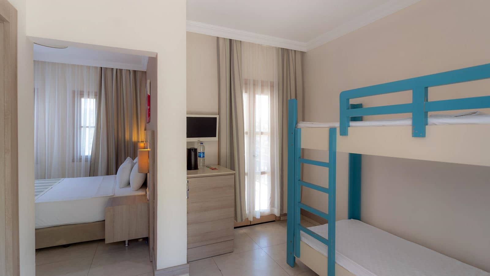 rooms-club-junior-family-room-with-bunkbed