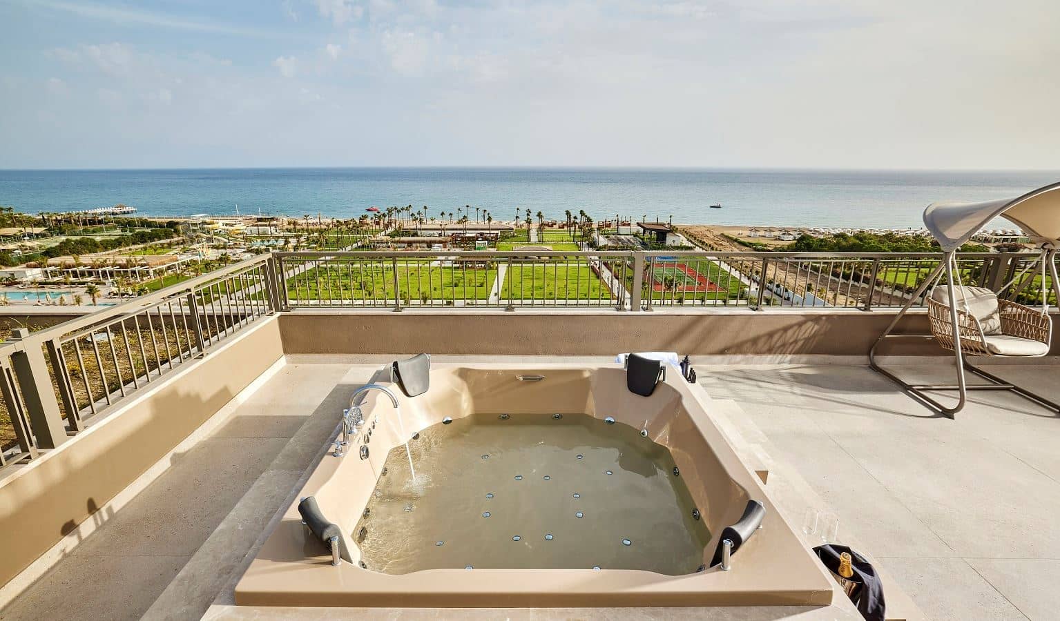 rooms-loft-penthouse-suite-room-sea-view