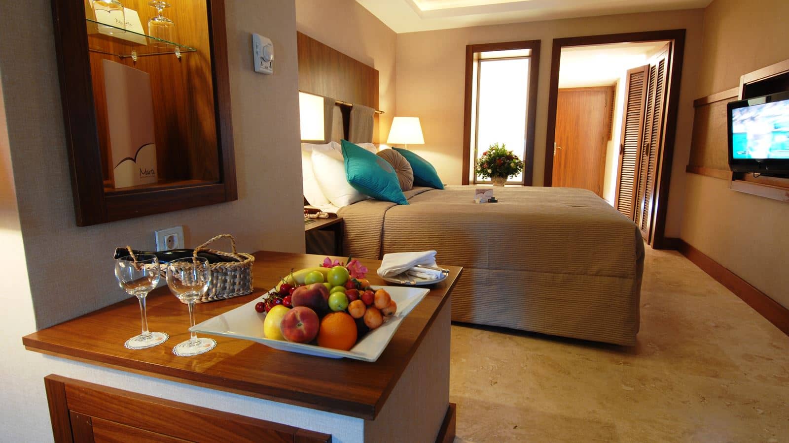 rooms-deluxe-room-land-view-with-balcony