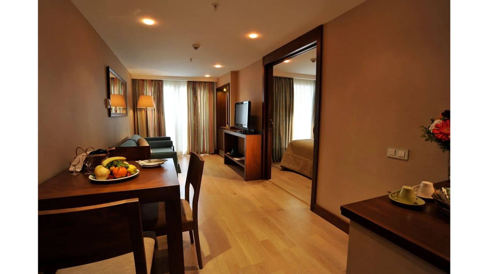 rooms-deluxe-1-bedroom-suite-with-balcony