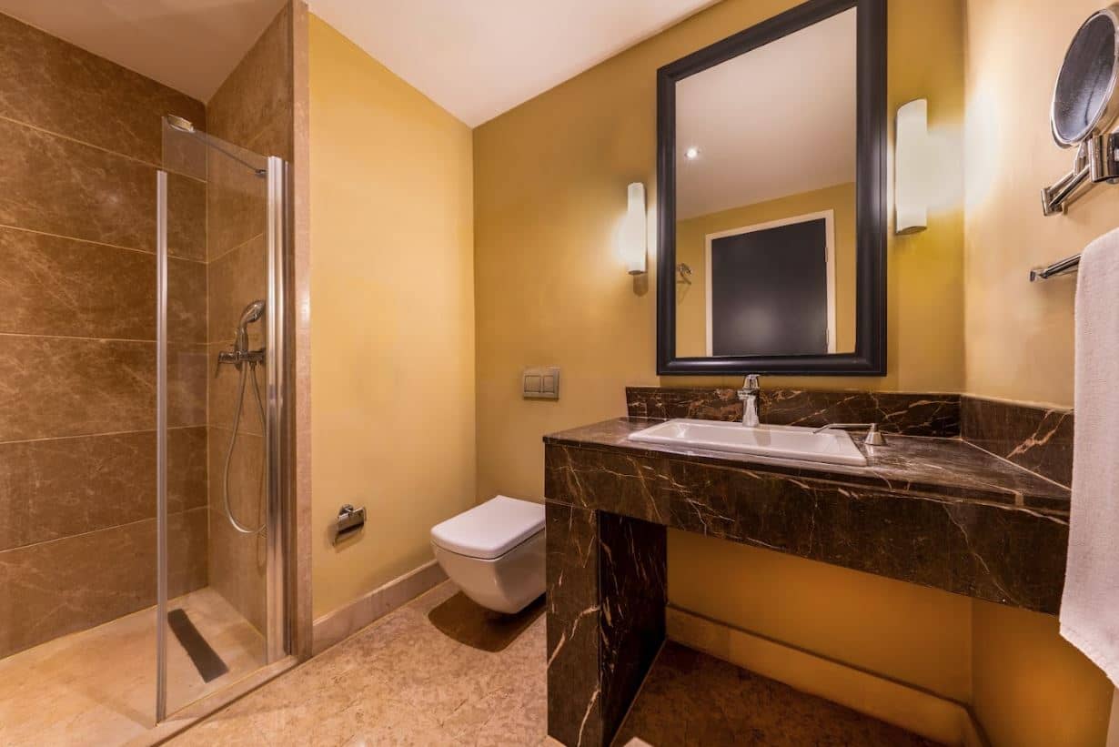 rooms-standart-pool-view-room