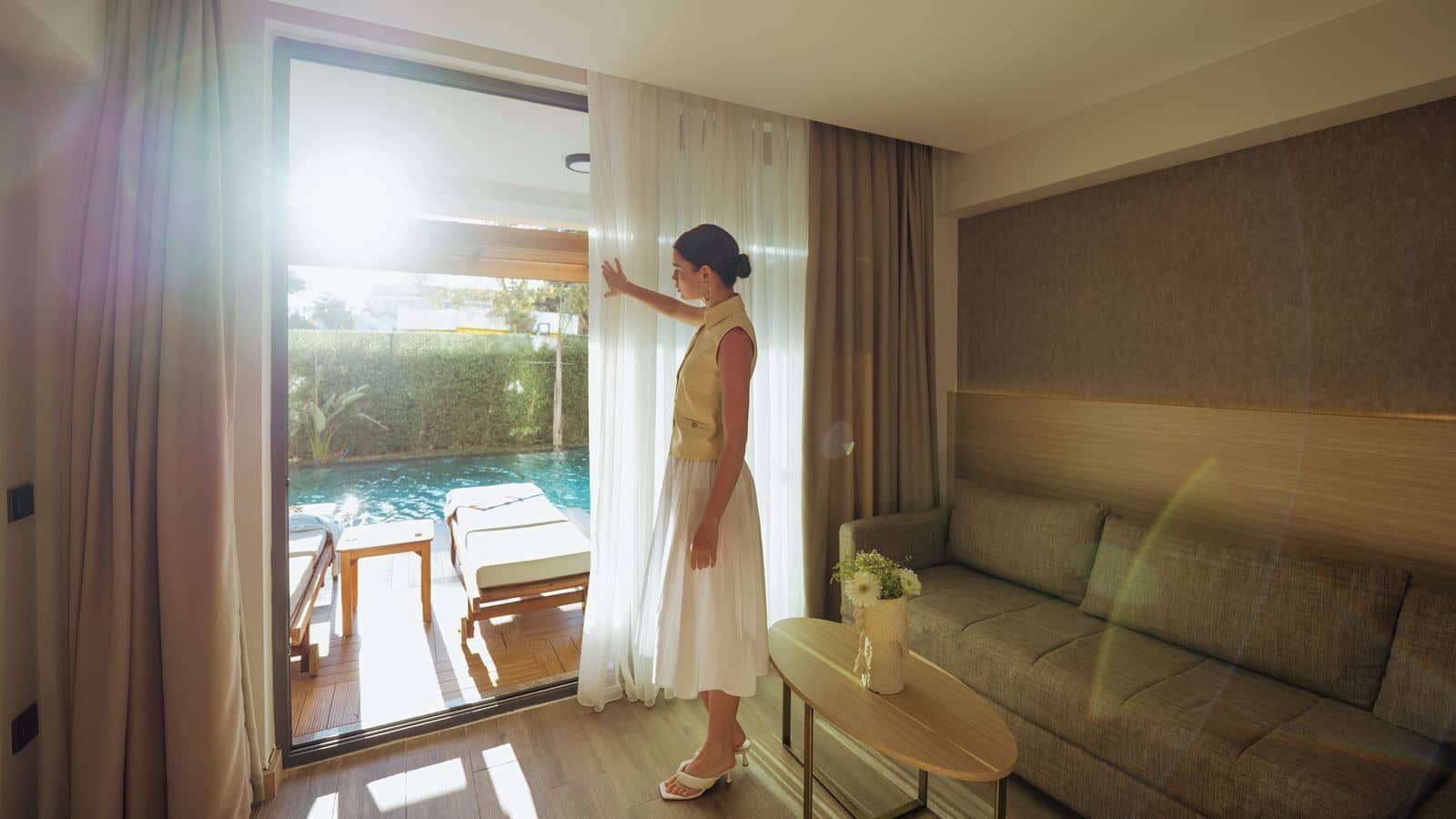 rooms-swim-up-room