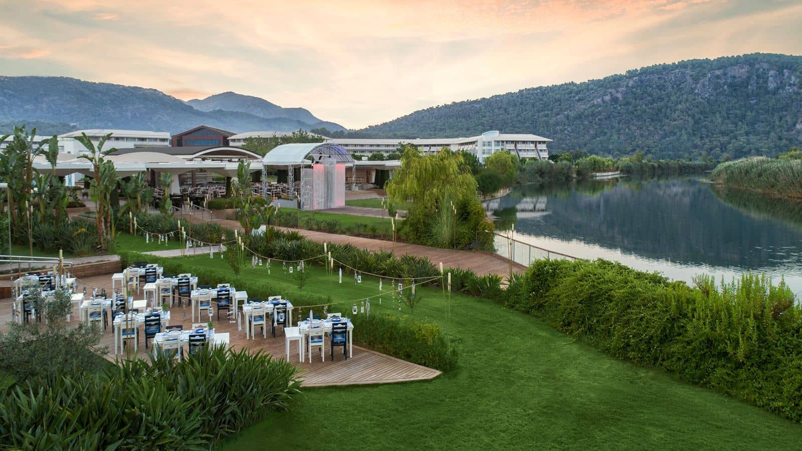 restaurants-vela-riverside-seafood-restaurant