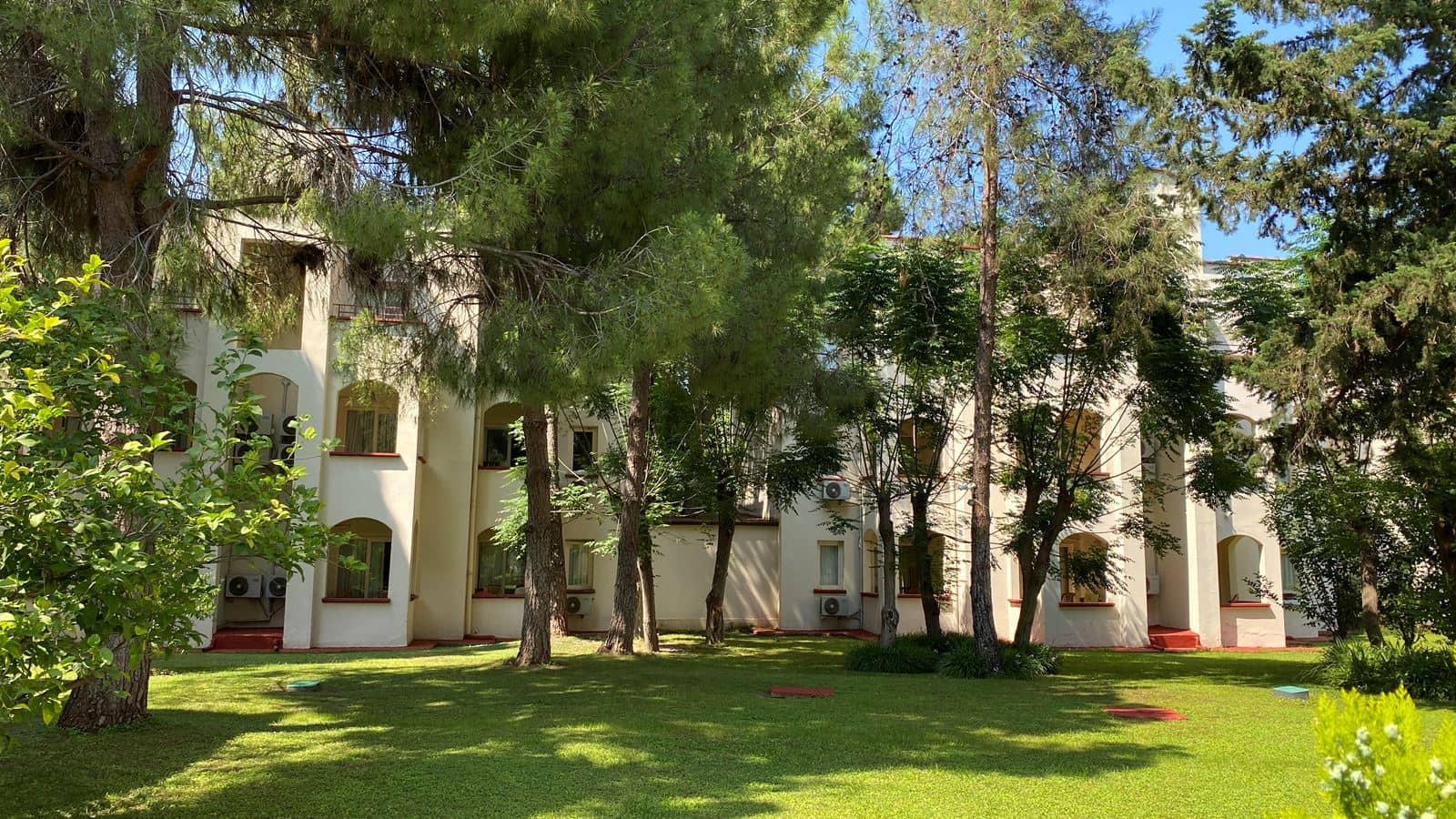 rooms-club-family-room