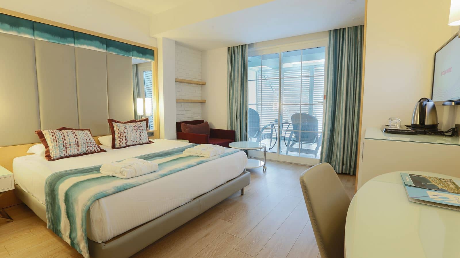 rooms-villa-swim-up-room