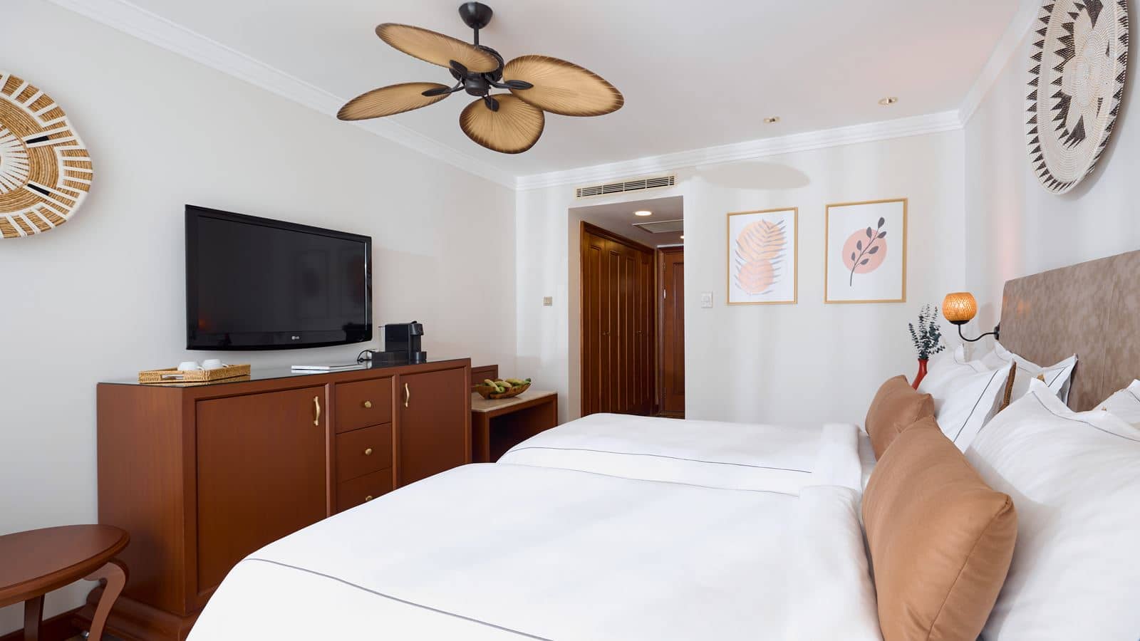 rooms-deluxe-room-garden-view