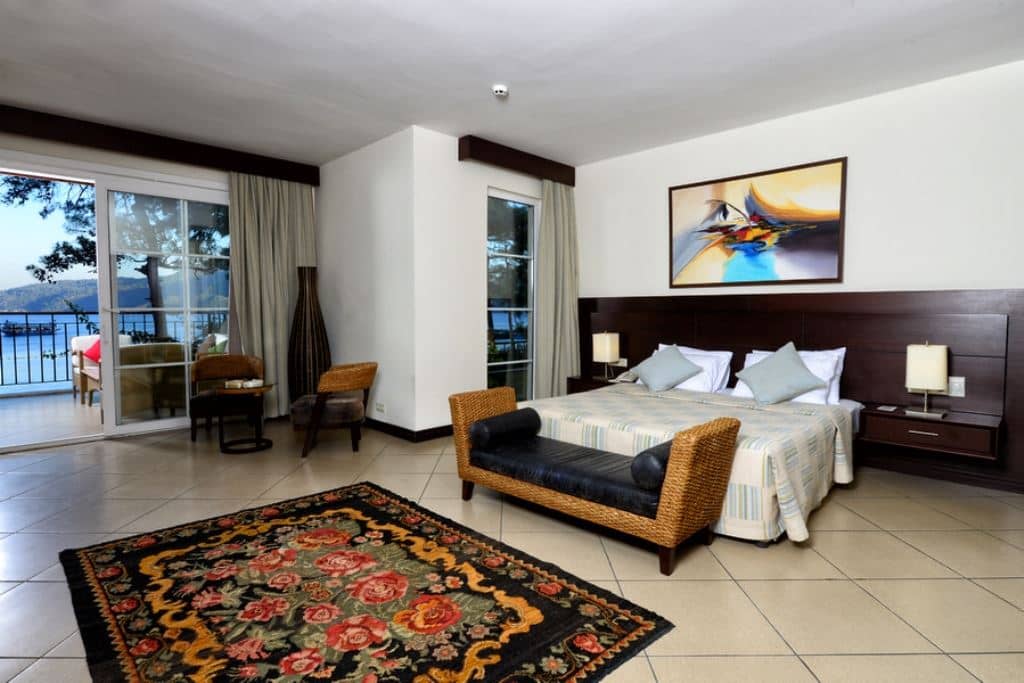rooms-marine-suit