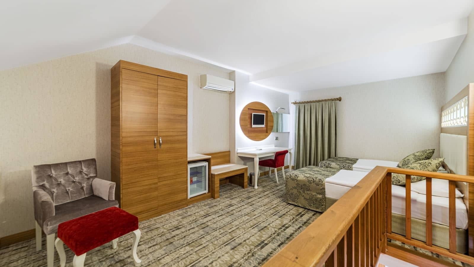 rooms-theodora-building-family-room-2-bedrooms