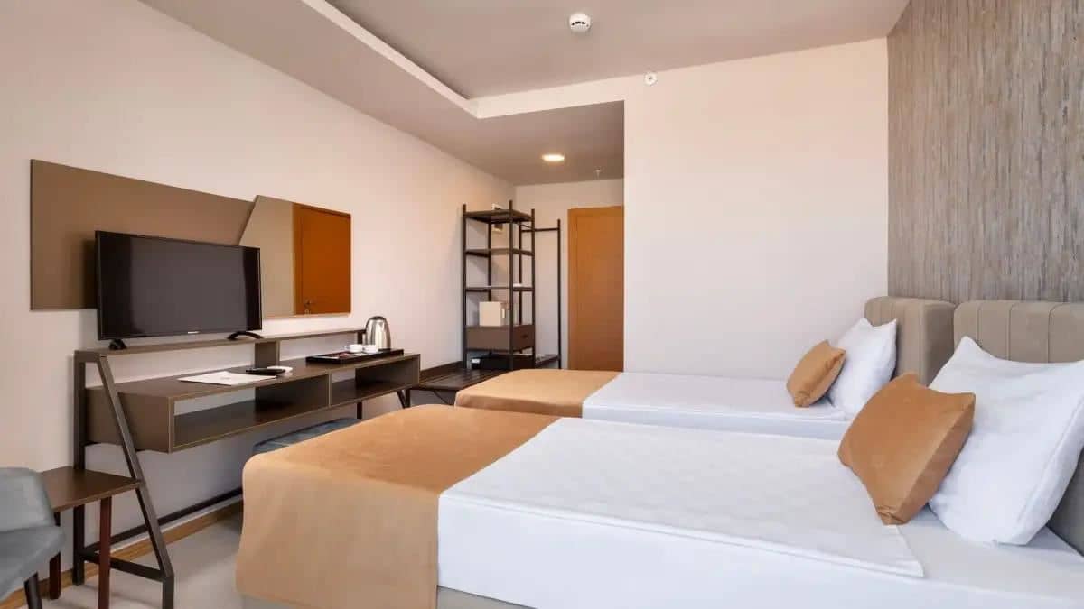 rooms-club-room