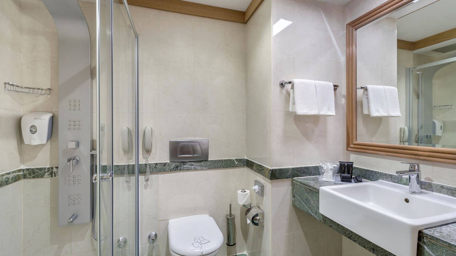 rooms-standard-room-side-sea-view