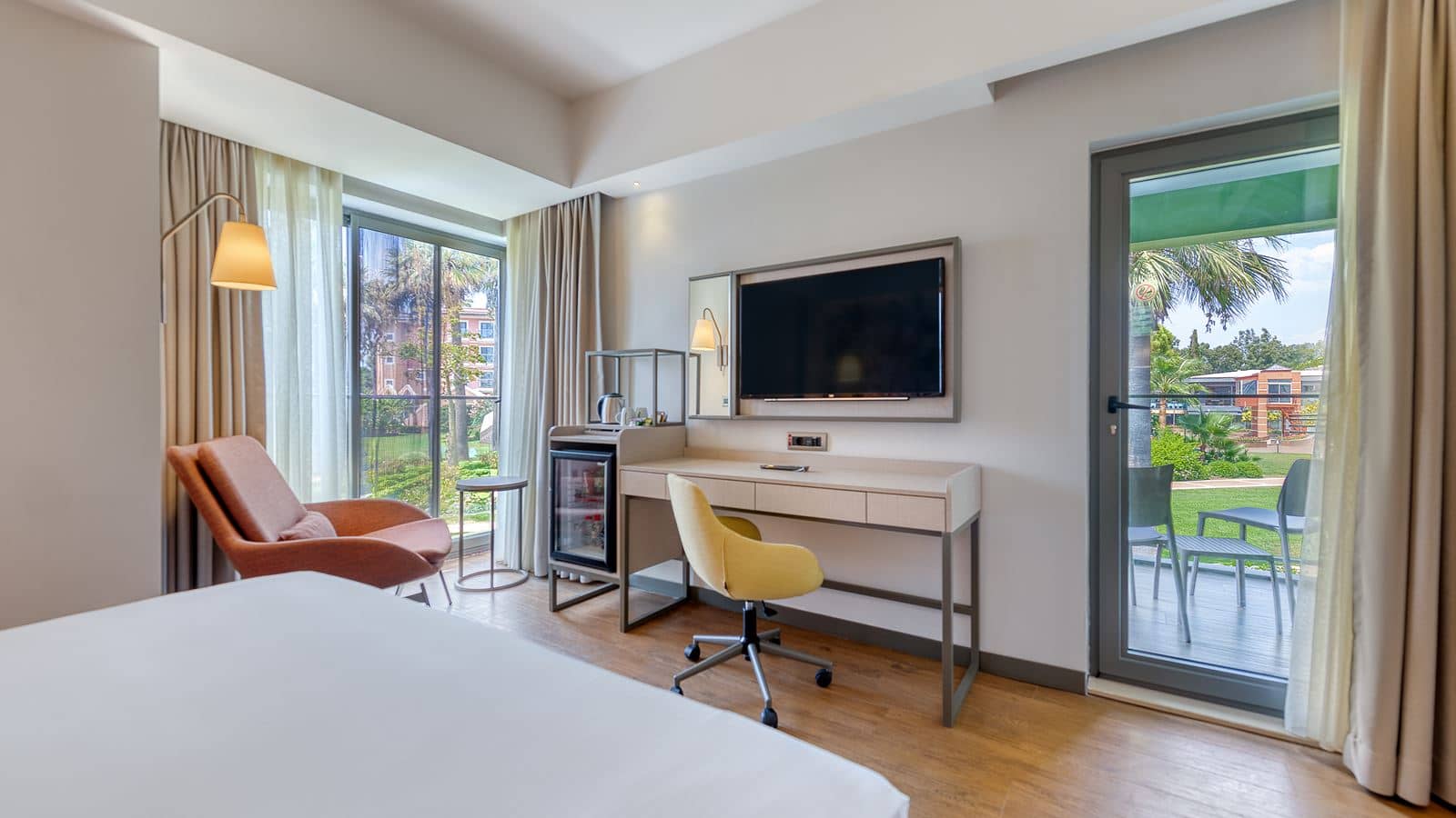 rooms-club-room