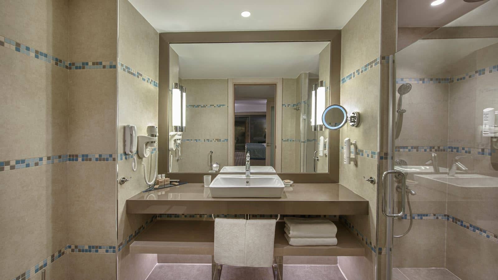 rooms-deluxe-building-standard-swimup-room