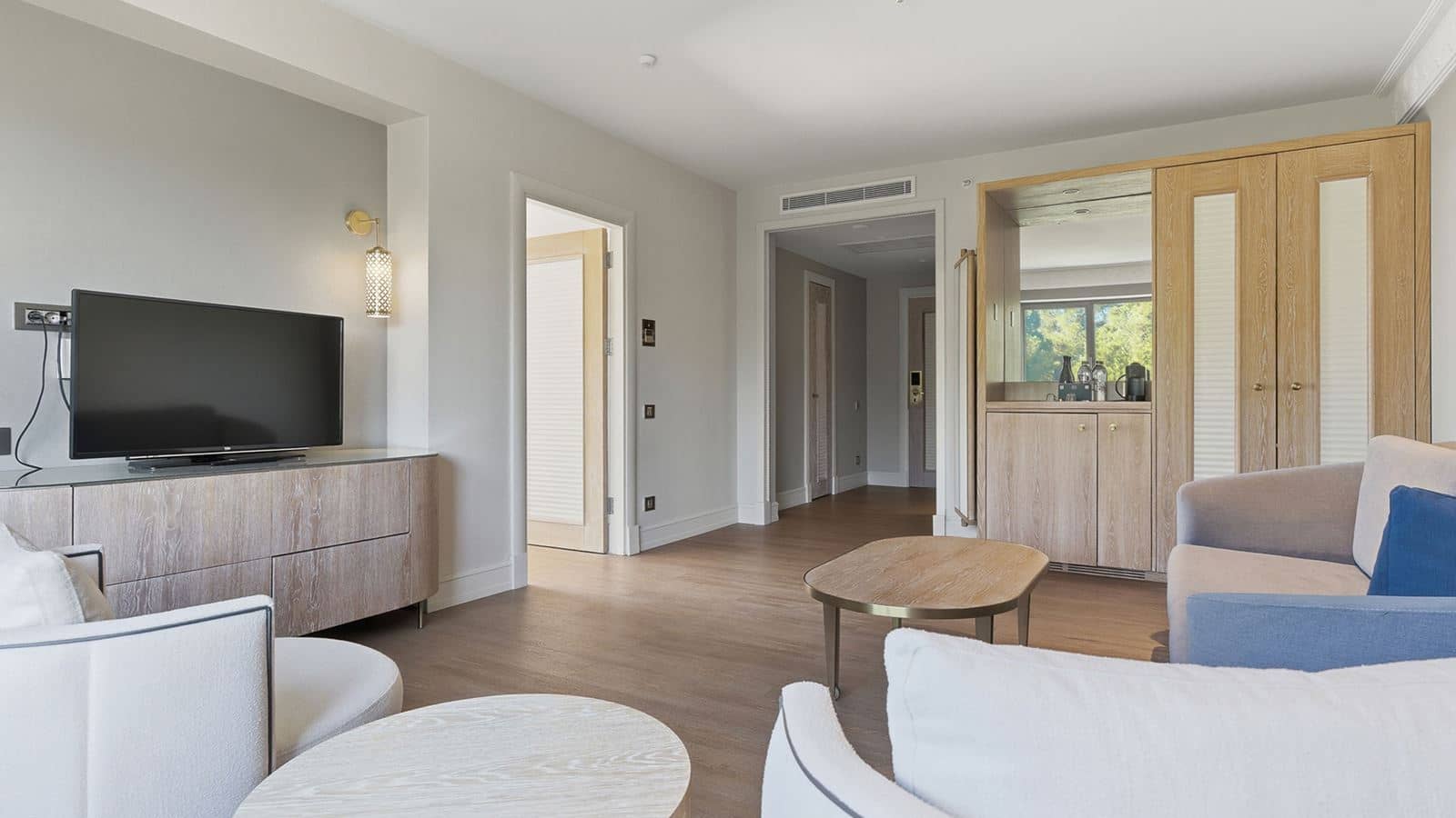 rooms-deluxe-suite