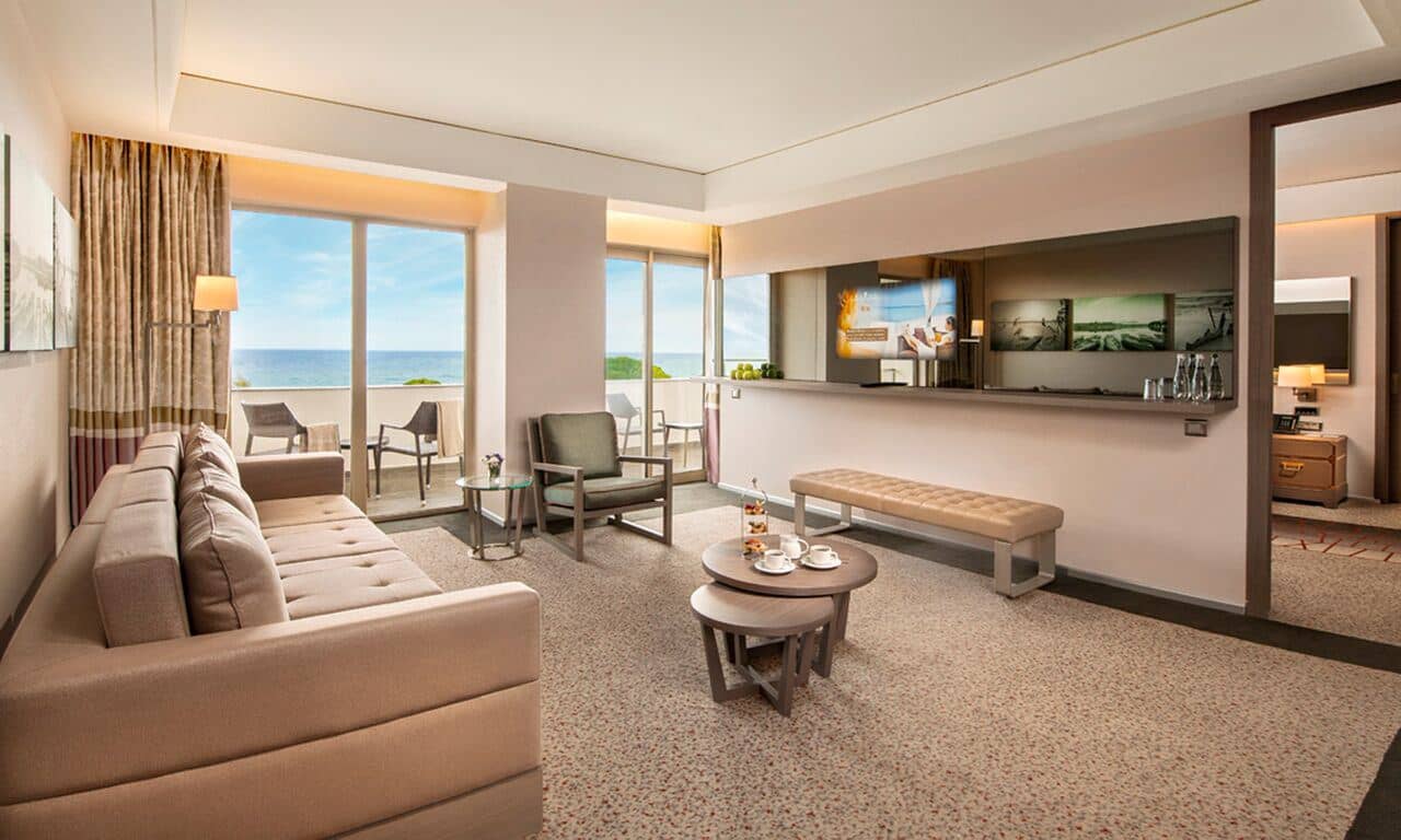 rooms-deluxe-suite