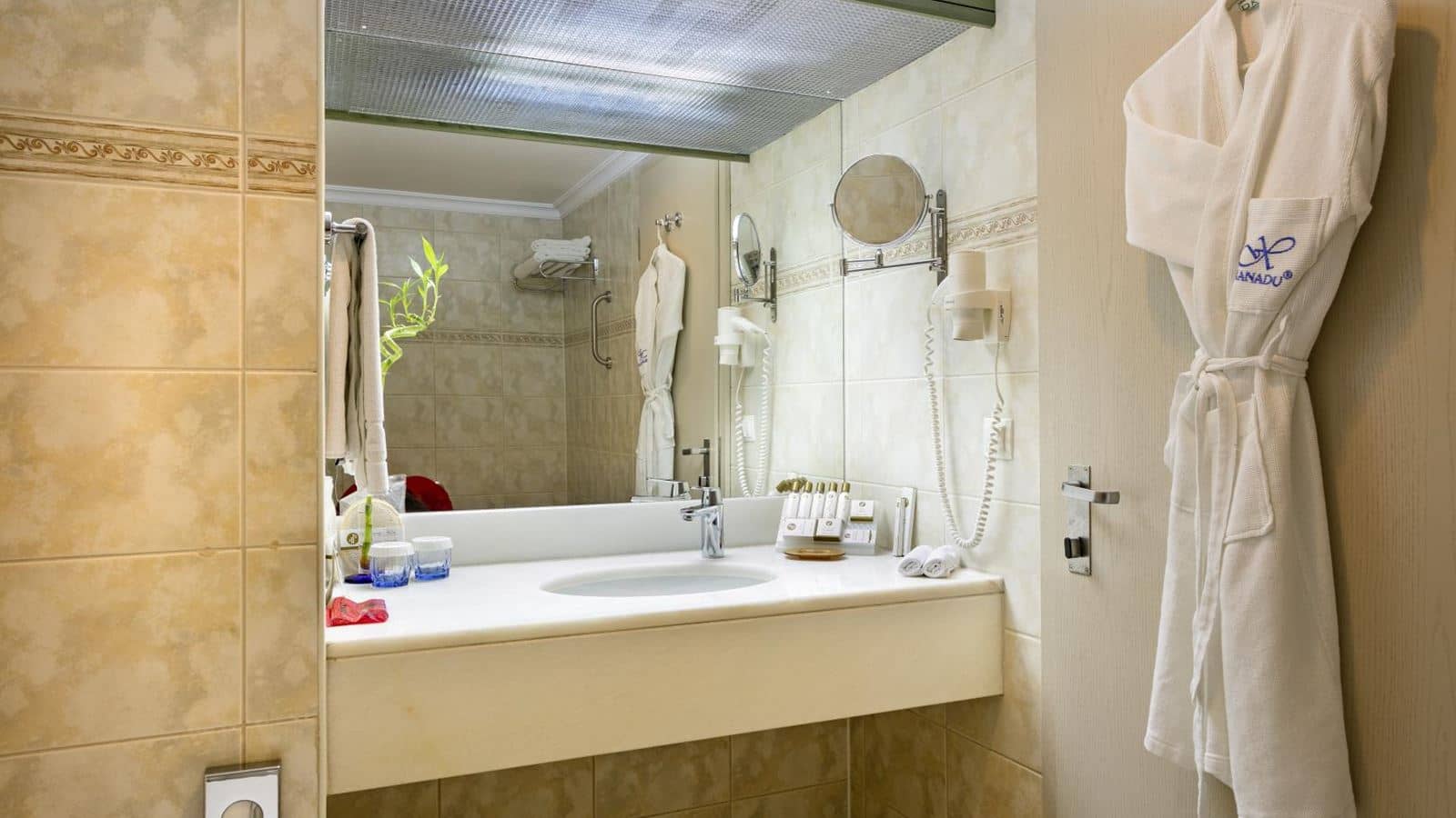 rooms-coral-room