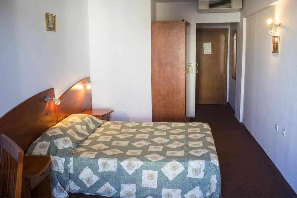 rooms-single-room