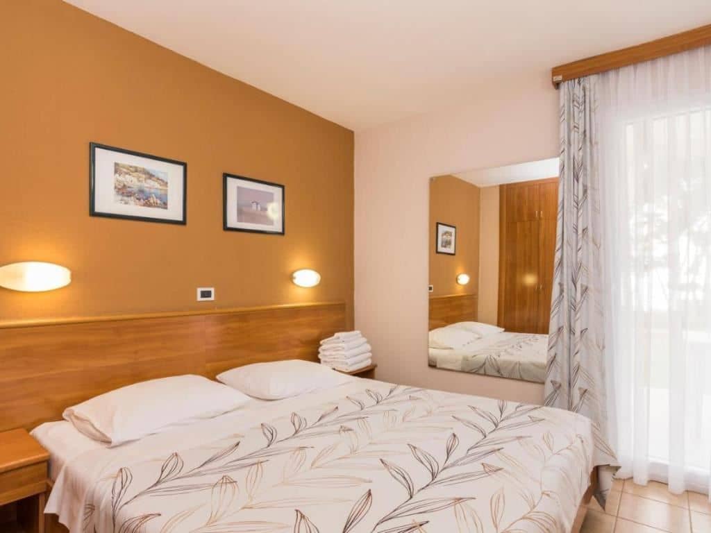 rooms-2-bedroom-superior-apartment-park-view-balcony