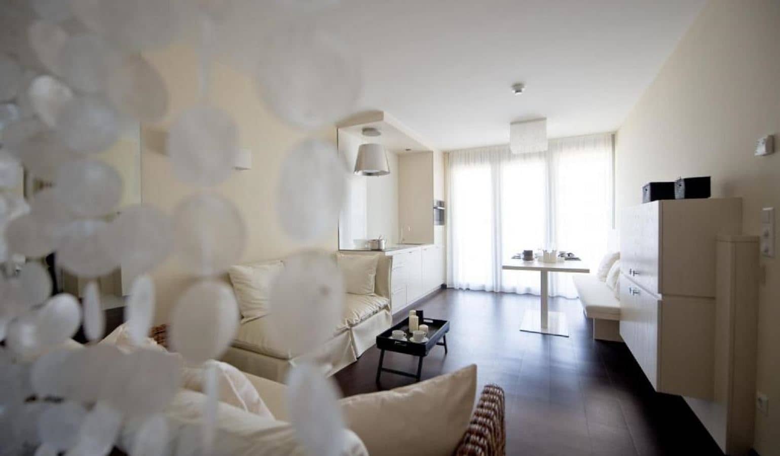 rooms-2-bedroom-apartment-seaside-balcony