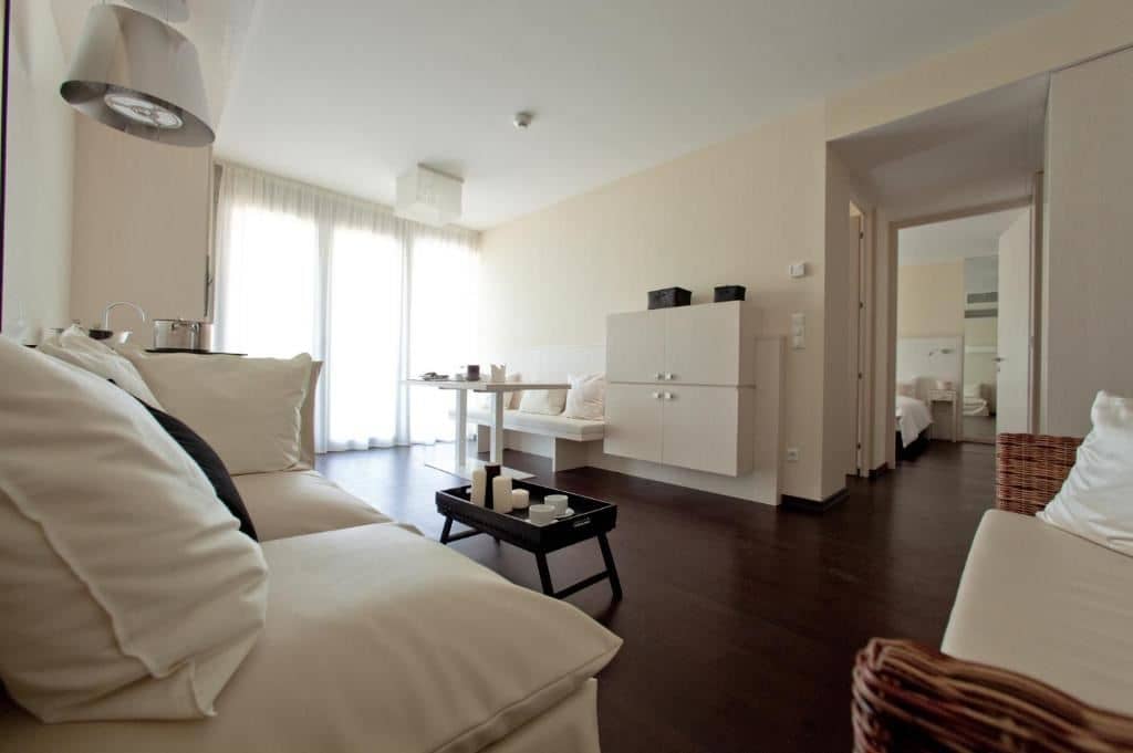 rooms-2-bedroom-apartment-seaside-balcony