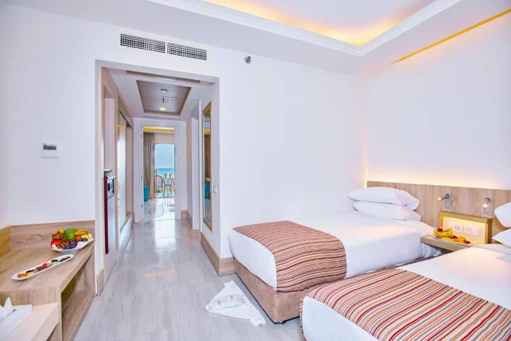 rooms-family-room