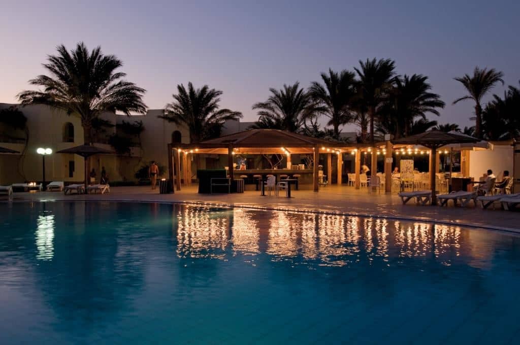 bars-oasis-pool-bar