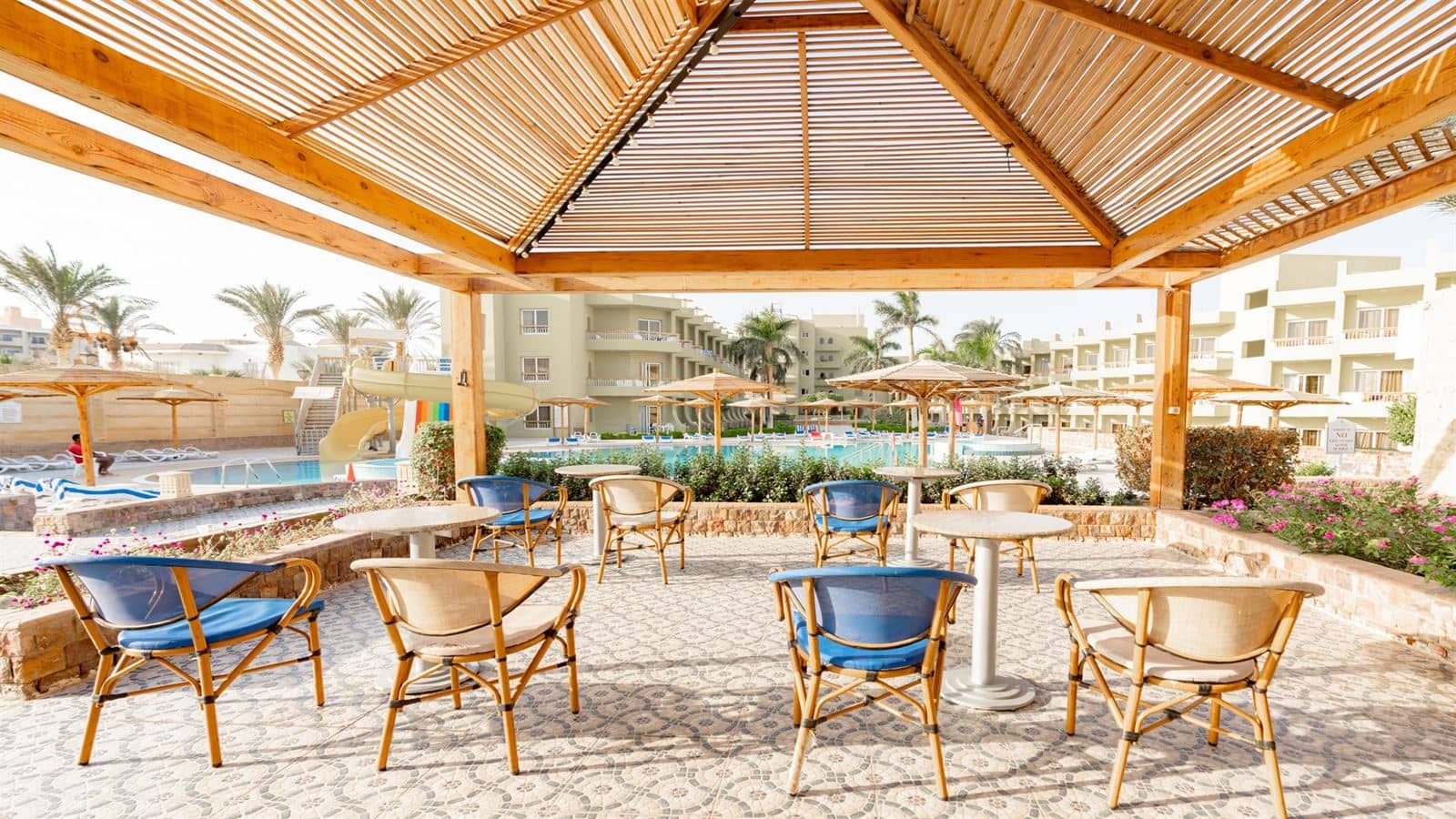 bars-siesta-pool-bar