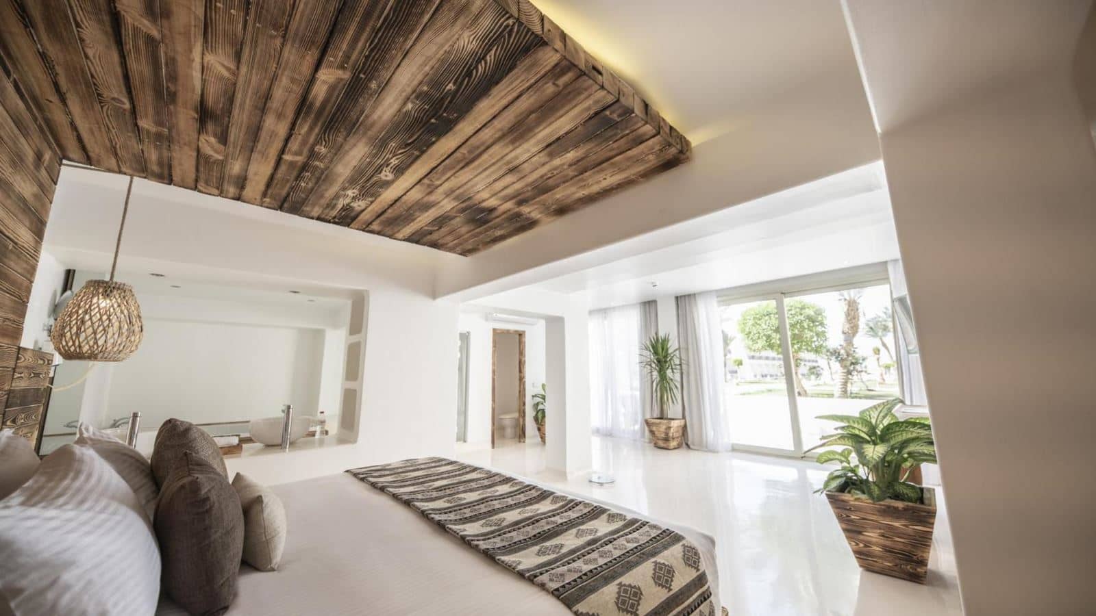 rooms-the-party-never-ends-suite