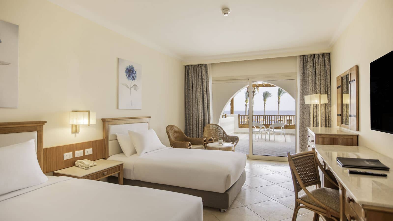 rooms-superior-pool-view