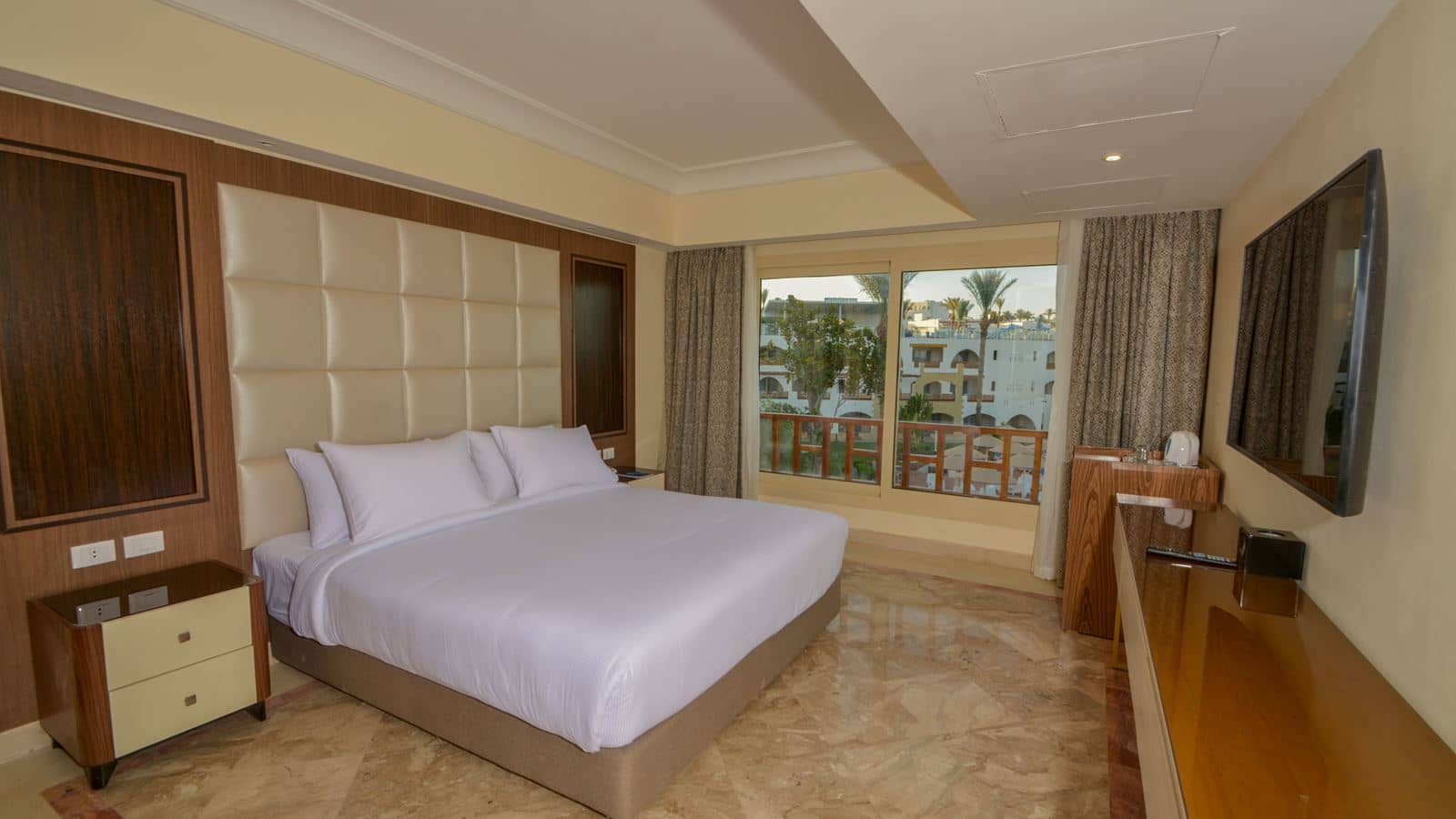rooms-royal-suite-1-bed-room