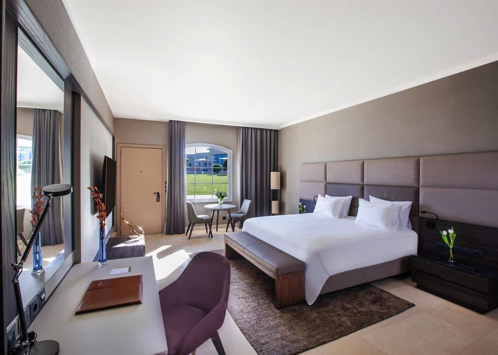 rooms-deluxe-room