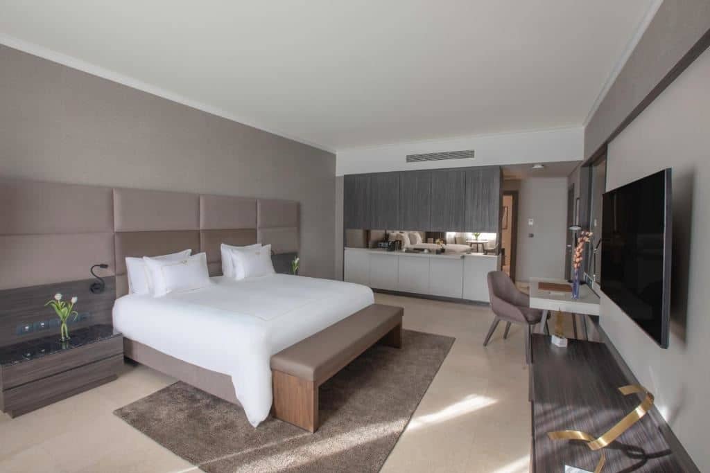 rooms-deluxe-room